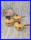 Le_Creuset_Custard_Yellow_Vintage_Saucepans_x_3_With_Lids_and_Wooden_Handles_01_nne