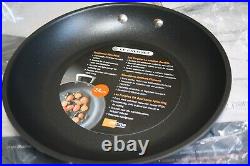 Le Creuset Toughened Non-stick Shallow Frying Pan 24 CM Black 962001240