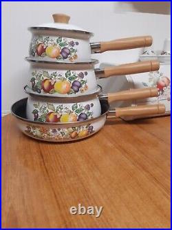 Vintage Johnson brother Fresh fruit Pan set Rare